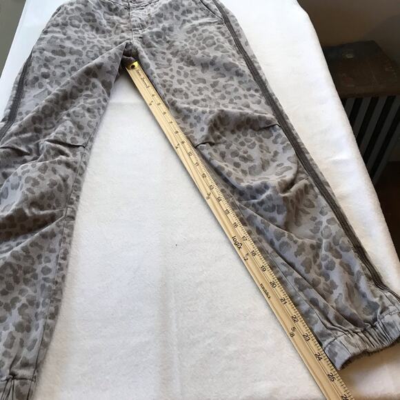 Sundry light grey wash leopard print cotton twill joggers 24 ankle tapered zip - Picture 4 of 8